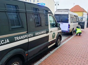 Inspektorzy ITD nie przestawali drążyć. Kierowca z sekundy na sekundę pogrążał się coraz bardziej