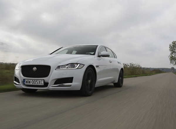 Jaguar XF 25t - prowadzenie ponad komfort
