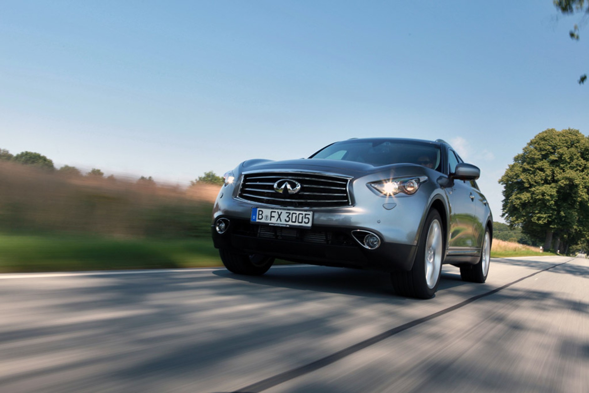 Porsche Cayenne kontra Infiniti FX: luksus i sport