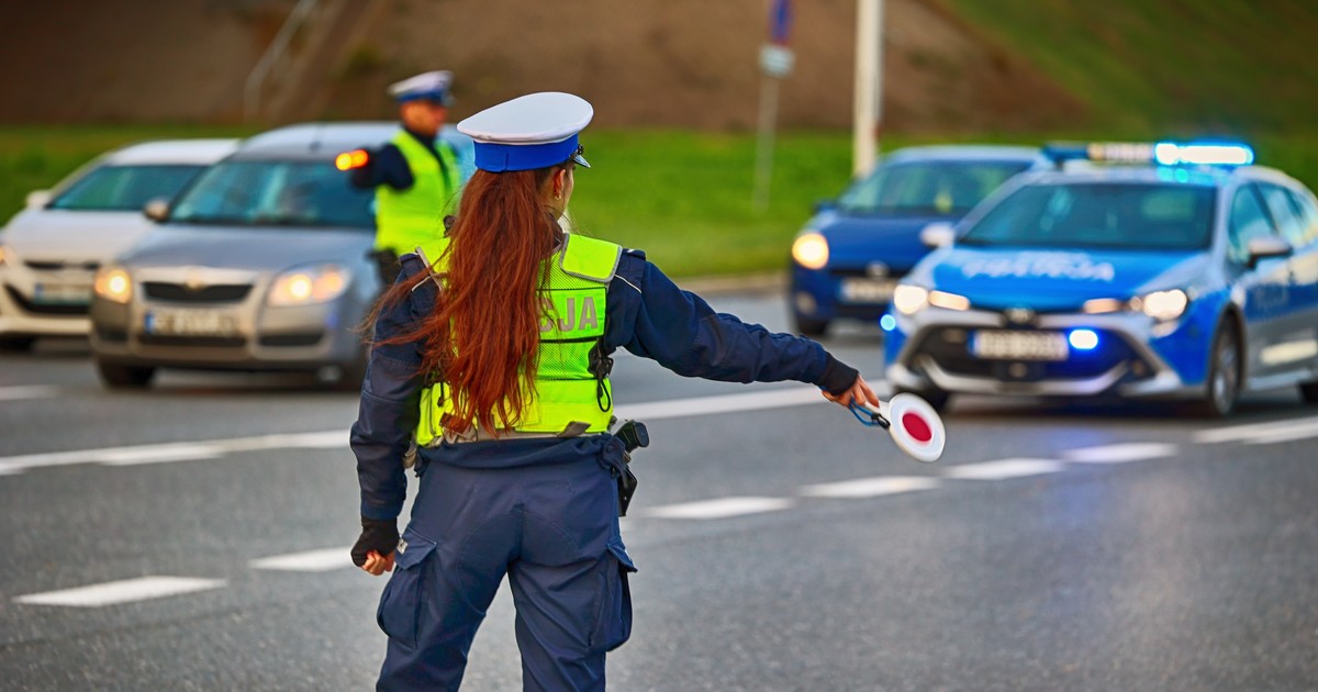  Czy można nagrywać policjanta podczas kontroli? Łatwo o problemy. To musisz wiedzieć - Auto Świat