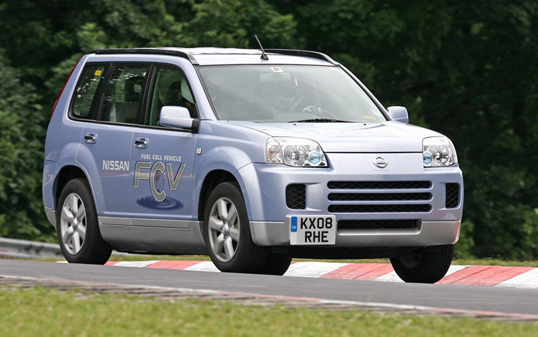 Nissan X-Trail FCV: 11 minut, 58 sekund i zero spalin!