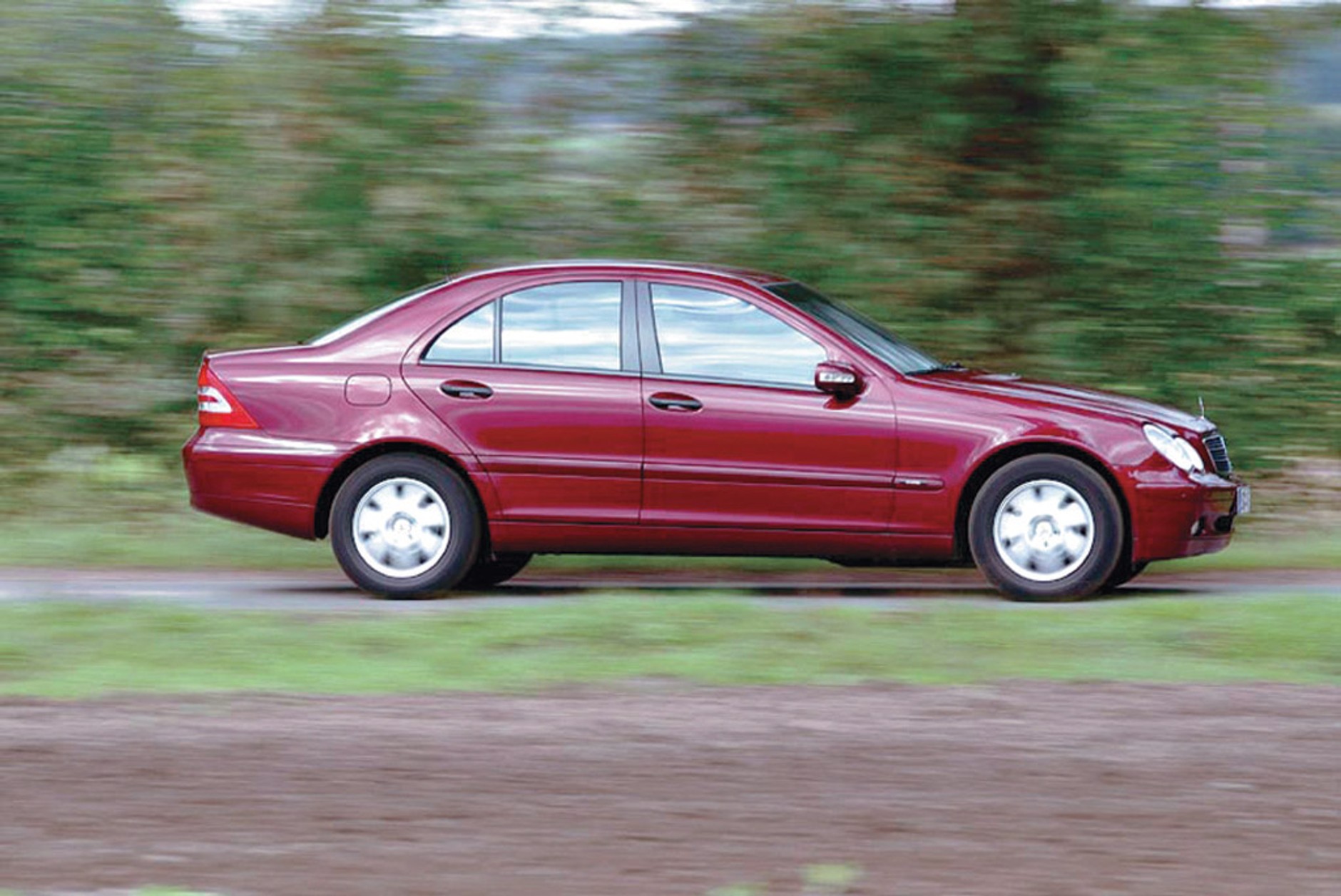 Mercedes C 200 CDI kontra BMW 320d: co wybrać, prestiż czy osiągi?