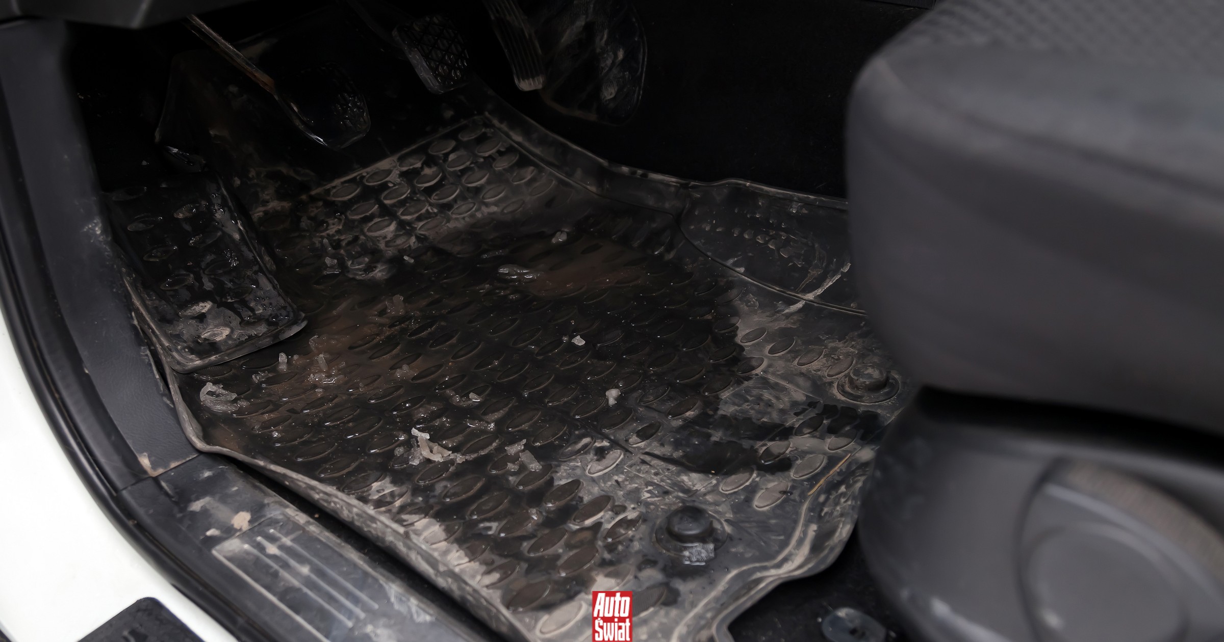 Wymień nie tylko opony na zimowe. Kierowcy o tym zapominają i później mają problemy