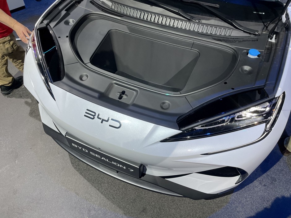 BYD Sealion 7