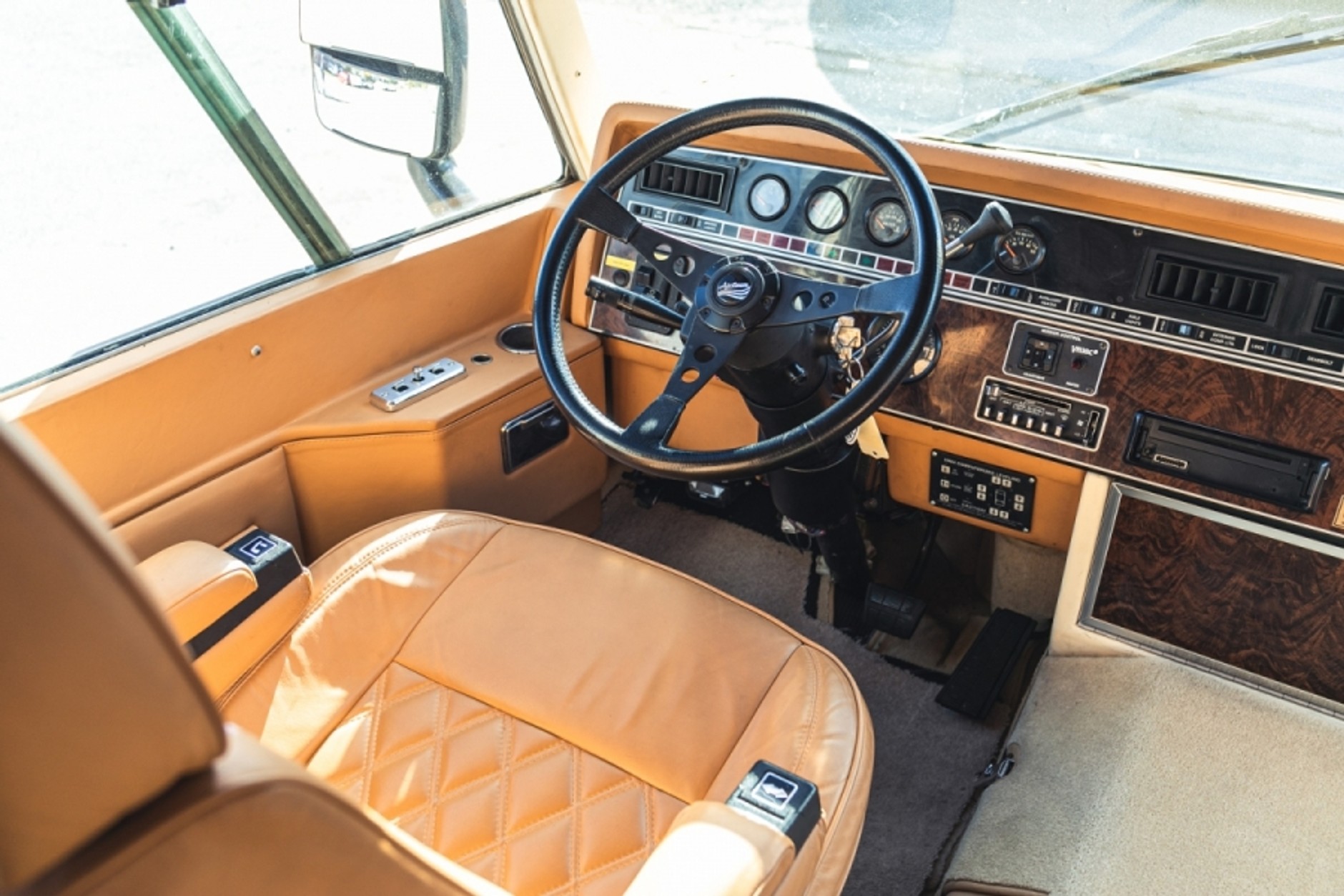 Airstream 350LE do kupienia na aukcji