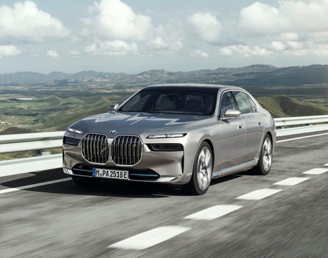 BMW i7
