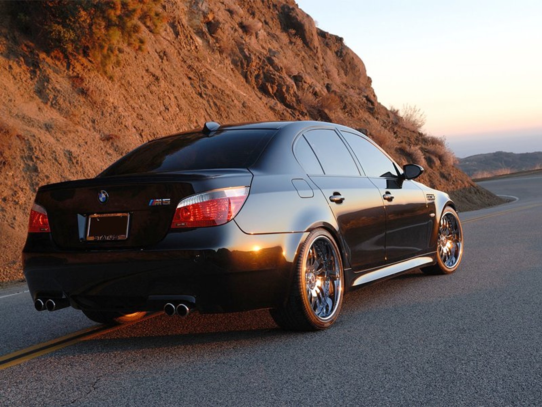 Currency Motors M5 Twin-Turbo: bestialskie M5