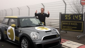 Rekord Mini E Race na słynnym torze Nürburgring-Nordschleife