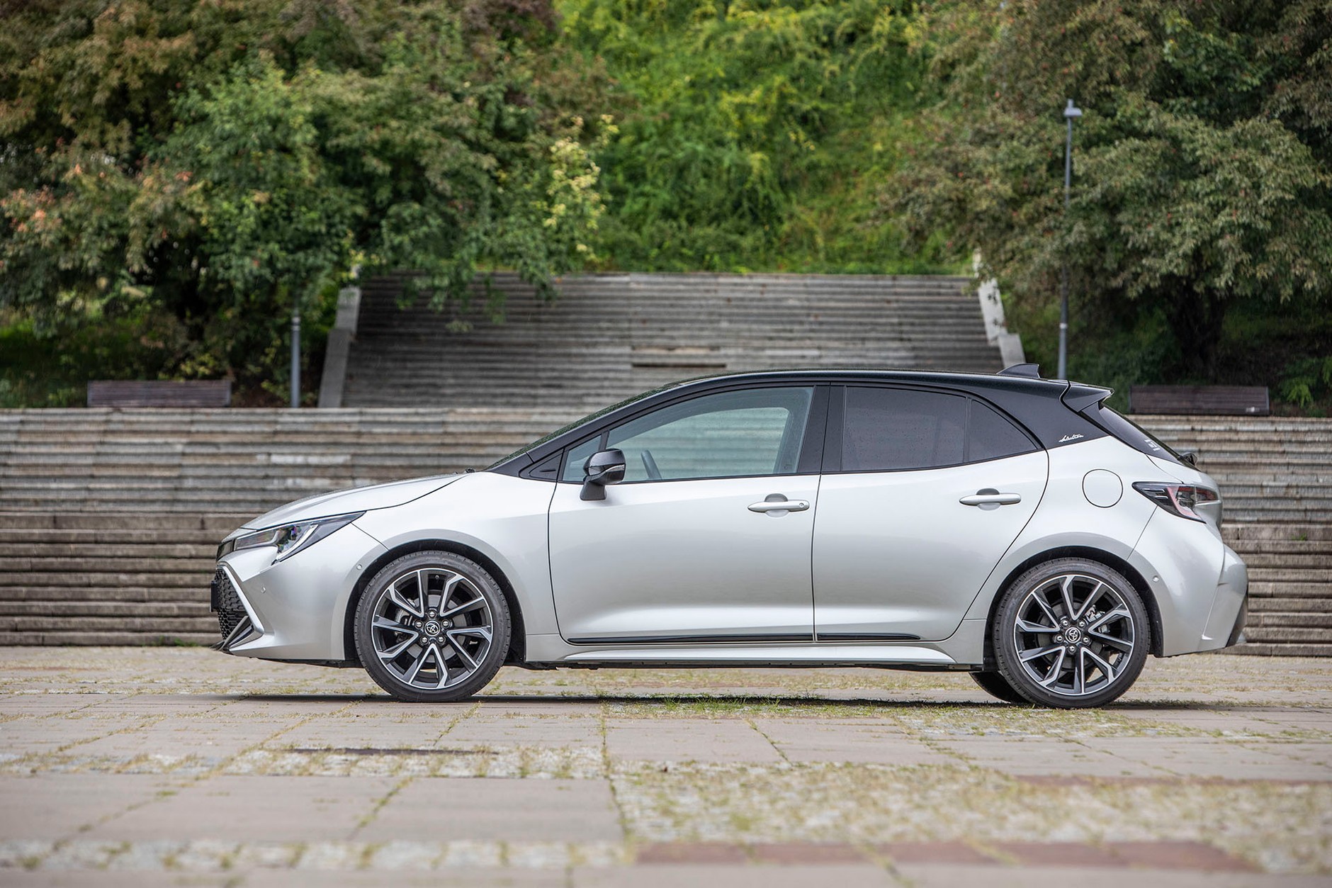 Toyota Corolla 1.2 Turbo - czy to dobra alternatywa dla hybrydy?