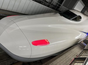 Jechałem Shinkansenem. Ten pociąg się nie spóźnia, mknie 300 km/h i nikt nigdy w nim nie zginął