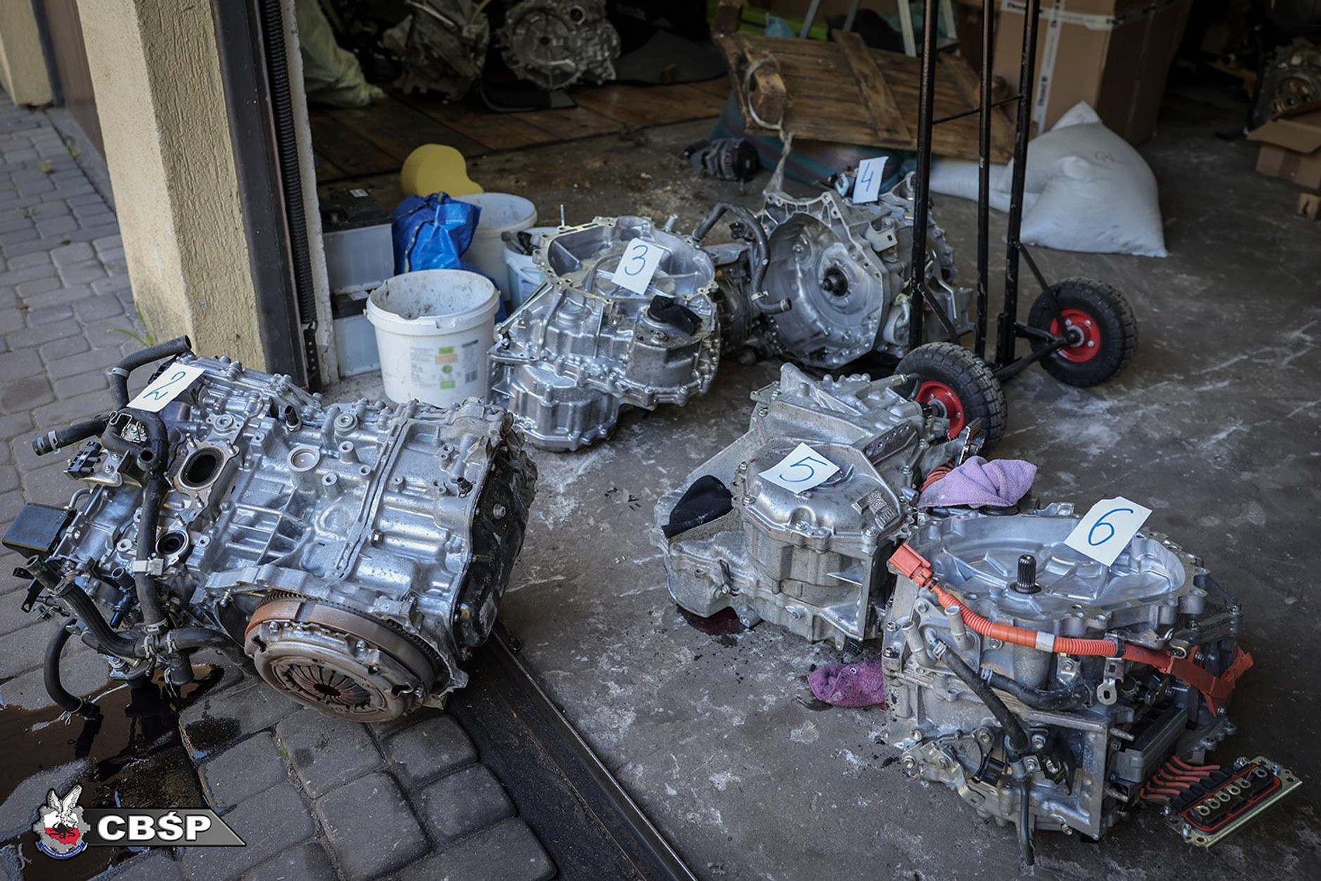 Policjanci rozbili gang złodziei samochodów