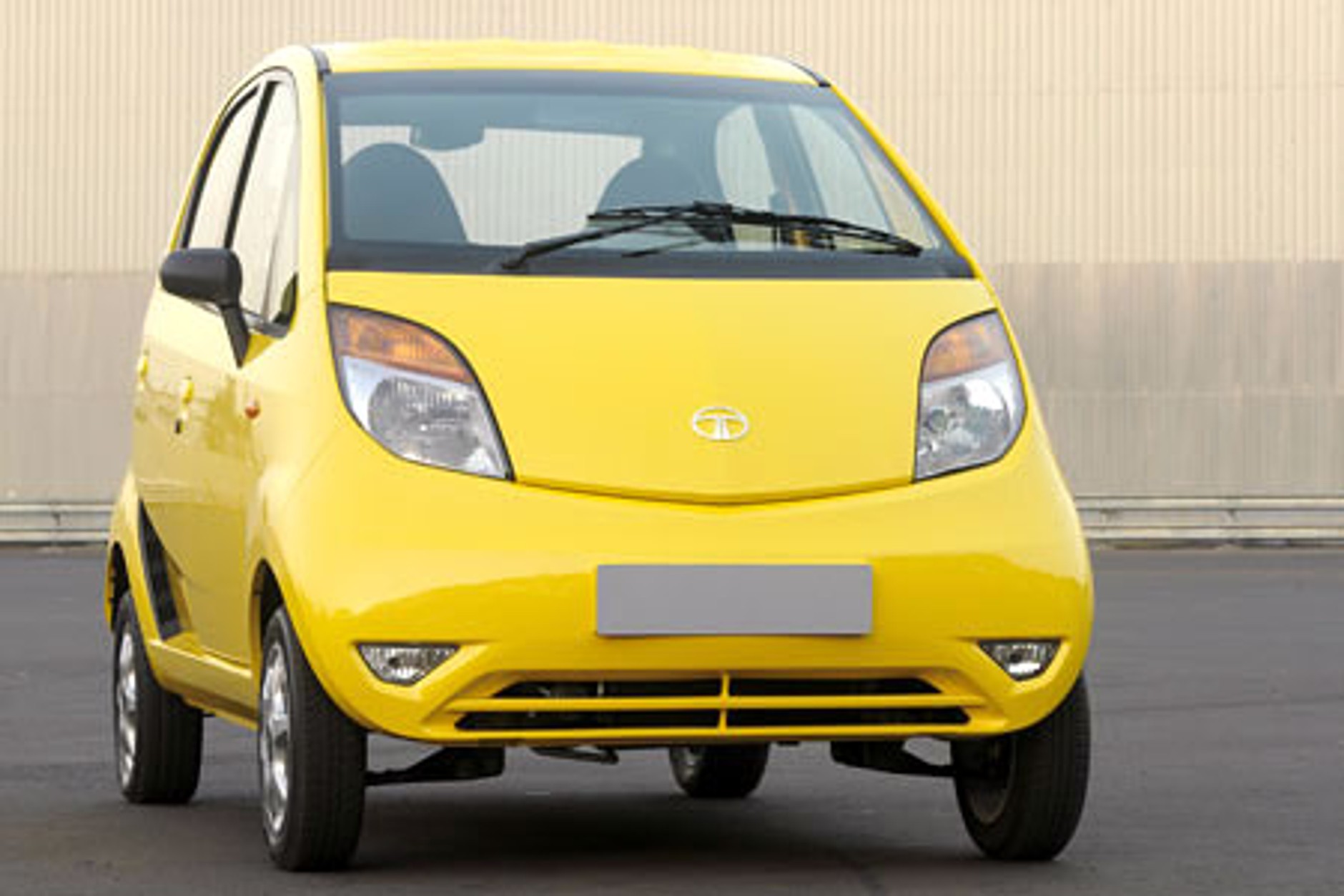 Tata Nano: przyjęto przedpłaty na kilkaset tysięcy egzemplarzy!