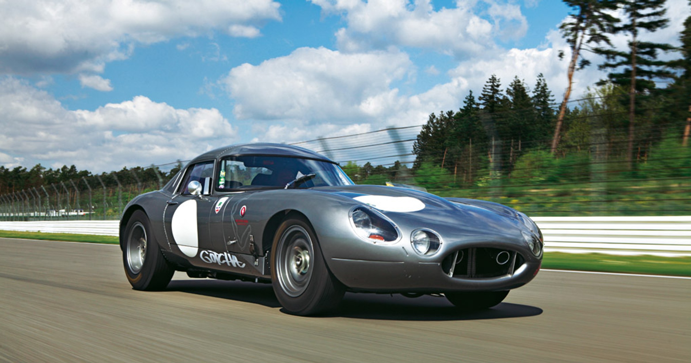 Jaguar E-Type: sportowiec za młody na emeryturę