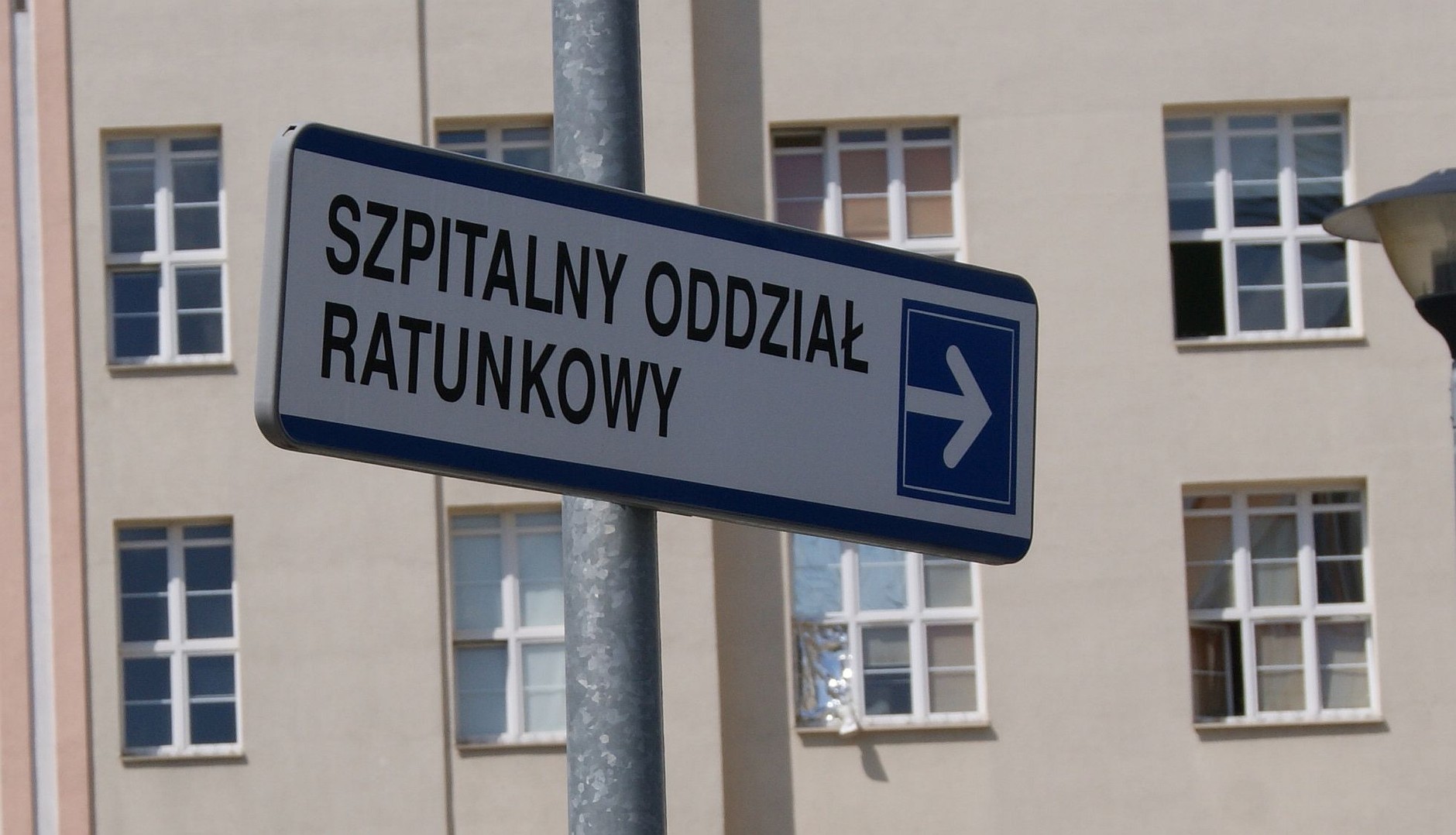 Policyjne eskorty pomagają dostać się szybciej do szpitala, ale zdaniem ratowników, wiąże się to ze zbyt dużym ryzykiem