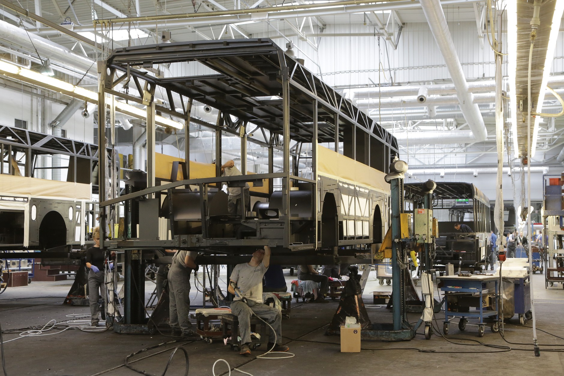 Fabryka Solarisa w Bolechowie: etapy produkcji autobusu miejskiego