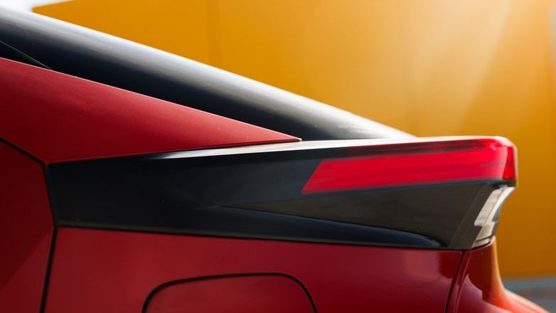 2024 Toyota C-HR PHEV