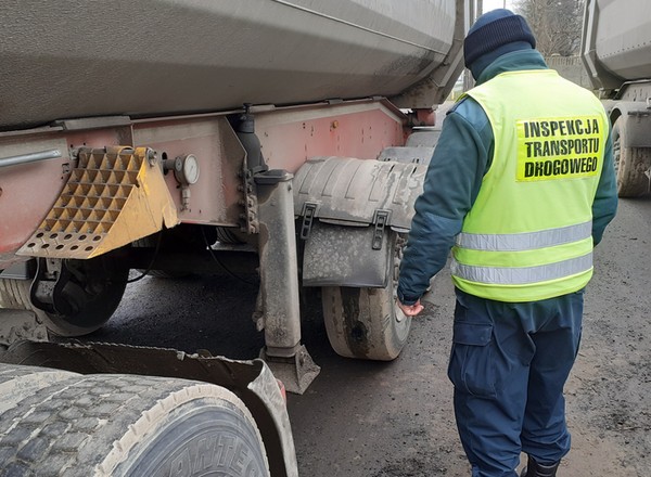 Inspektorzy ITD zatrzymali ciężarówkę. Kierowca nie mógł jechać dalej