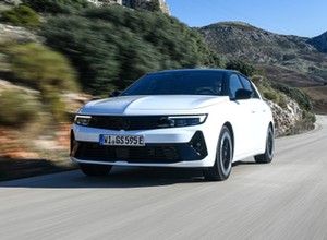 Ople Astra GSe i Grandland GSe. Jeździłem nowymi hybrydami plug-in. Namieszają na rynku?
