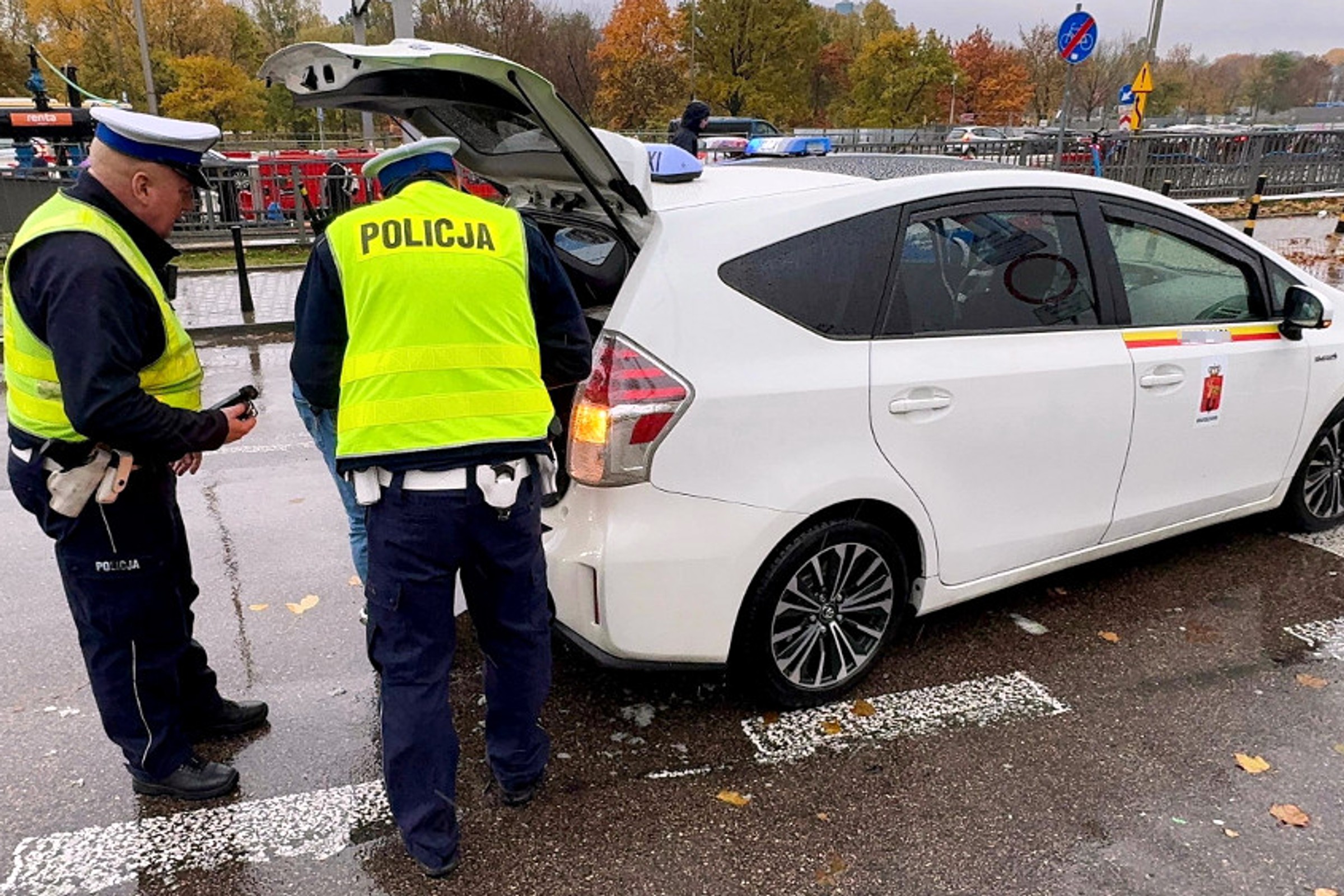 Wielka akcja policji. Sprawdzili 1000 taksówek "na aplikację", wystawili 300 mandatów