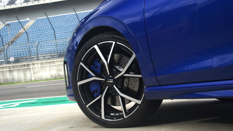 Volkswagen Golf R (2024)