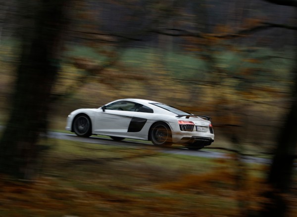 Bestia z laserami – test Audi R8 V10 plus