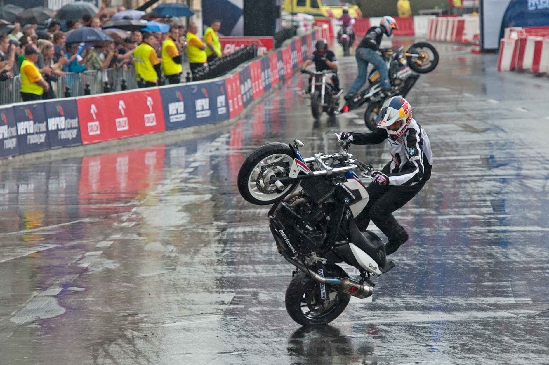 Drifting i FMX na VERVA Street Racing 2012