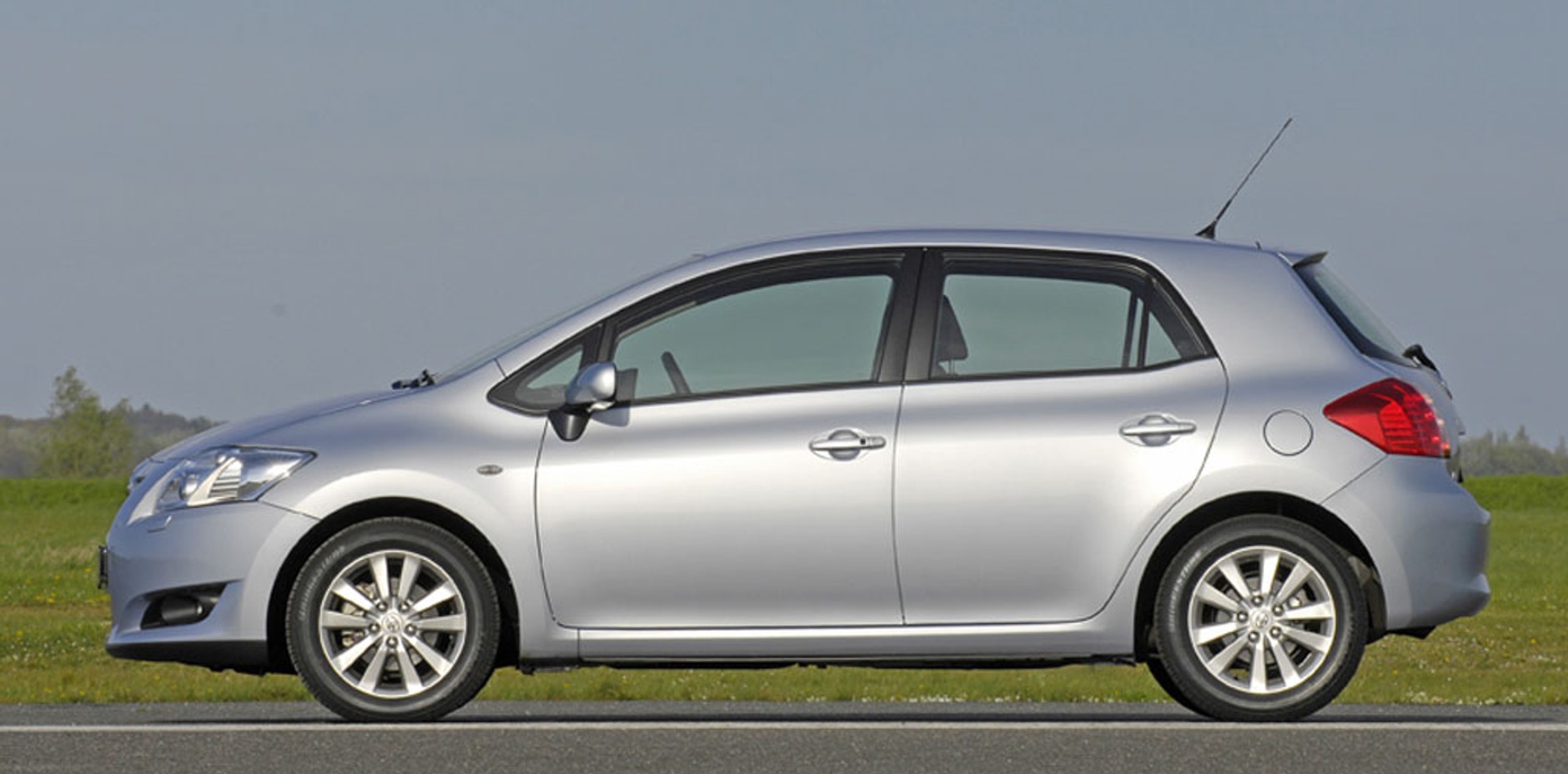 Toyota Auris 1.4 D-4D - cena 33 500 zł