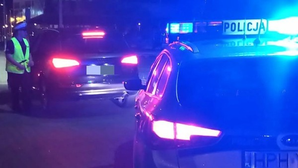 Młodzi kierowcy "strzelali" z rur. Policjanci musieli użyć sonometru