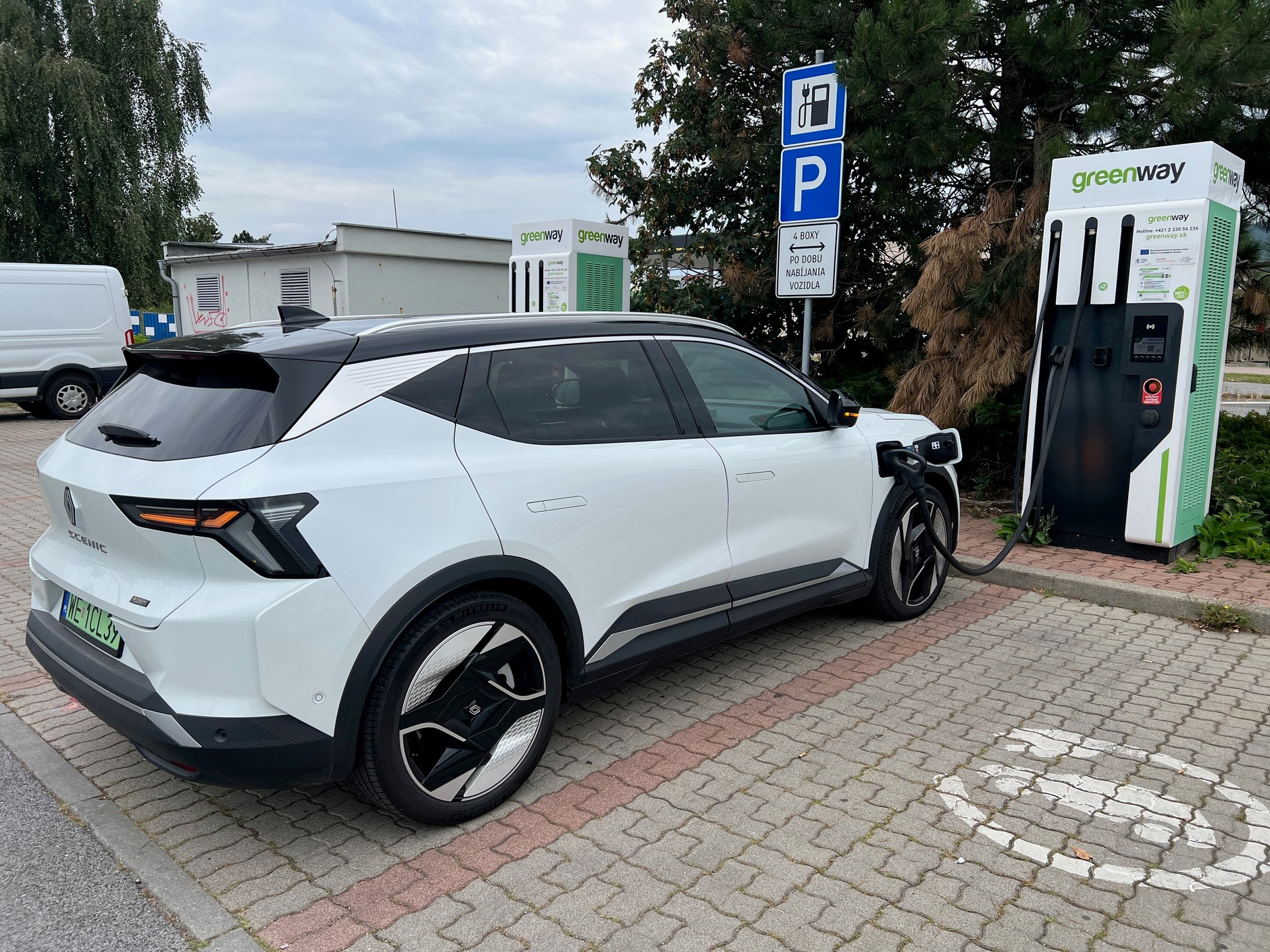 Ładowanie samochodu elektrycznego