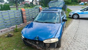 Policjanci nawet nie musieli wyciągać alkomatu. 22-latek staranował ogrodzenie