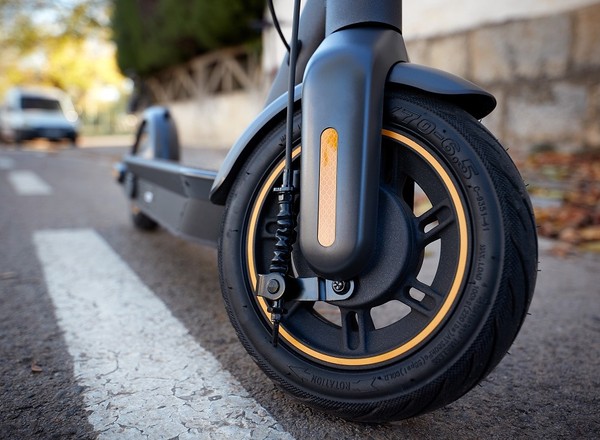 Tanie elektryczne hulajnogi. Zakup z niepewnego źródła jest ryzykowny