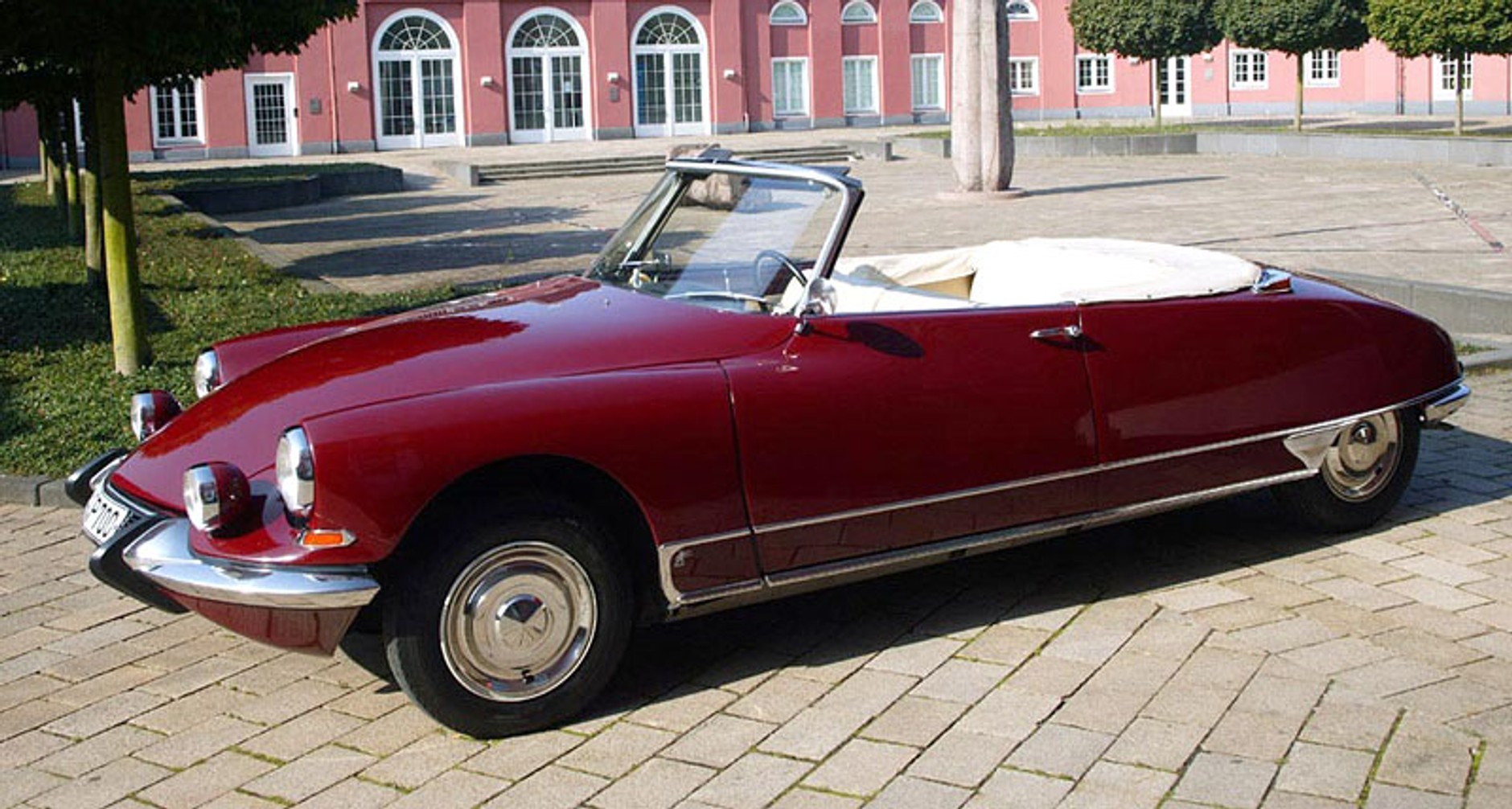 50 kultowych aut w Paradzie Zabytkowych Citroënów w Warszawie (3.10)