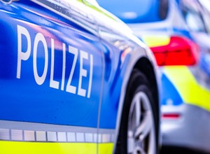 Niemieccy policjanci mają dość elektrycznych radiowozów. Muszą je ładować pod Aldi
