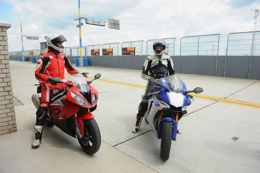 BMW S 1000RR i Yamaha YZF-R1