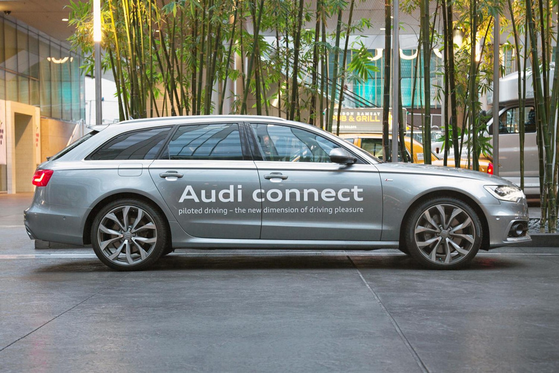 Samochód sam pojedzie i zaparkuje