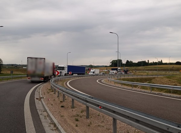 Litewski kierowca ciężarówki próbował wjechać pod prąd na ekspresówkę