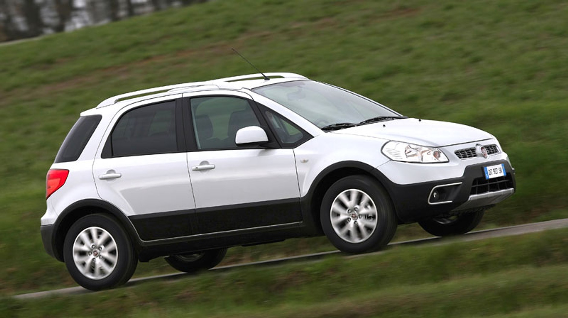 Fiat Sedici: nowy wygląd i silniki (1,6 88 kW a 2,0 JTD 99 kW)