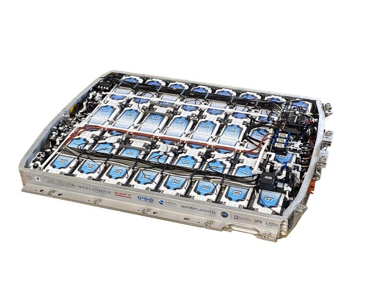 Zintegrowany Inteligentny System Baterii (IBIS) w samochodzie elektrycznym