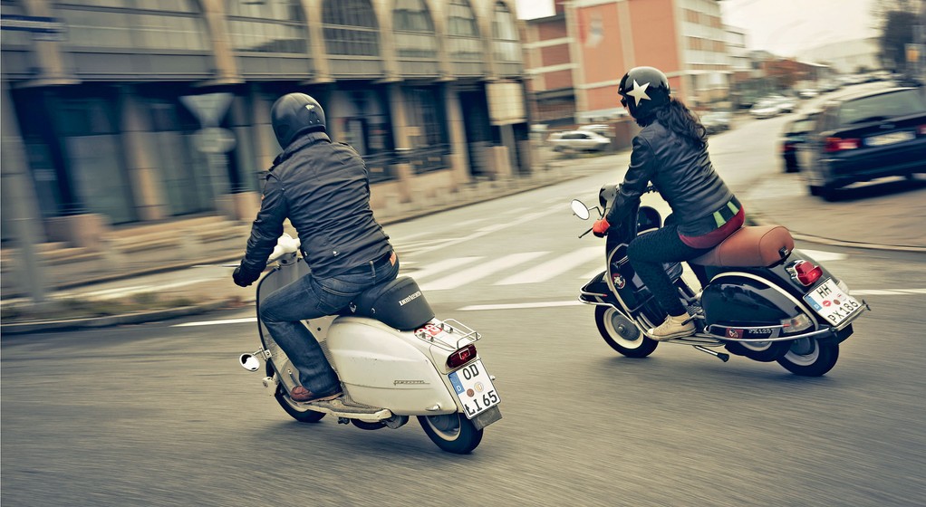 Dla wielu fanów skuterów to niemal sprawa wiary: Vespa czy Lambretta? Nawet jeśli niewprawne oko nie widzi specjalnych różnic, pod blaszanym ubraniem, z technicznego punktu widzenia, jest ich jednak sporo.
