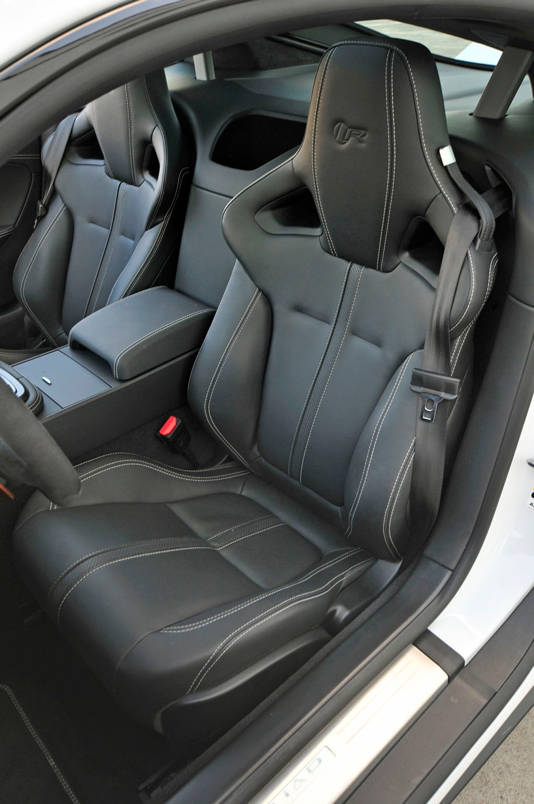 Garaż marzeń: Jaguar F-Type i Land Rover Defender - Brytyjscy łamacze serc