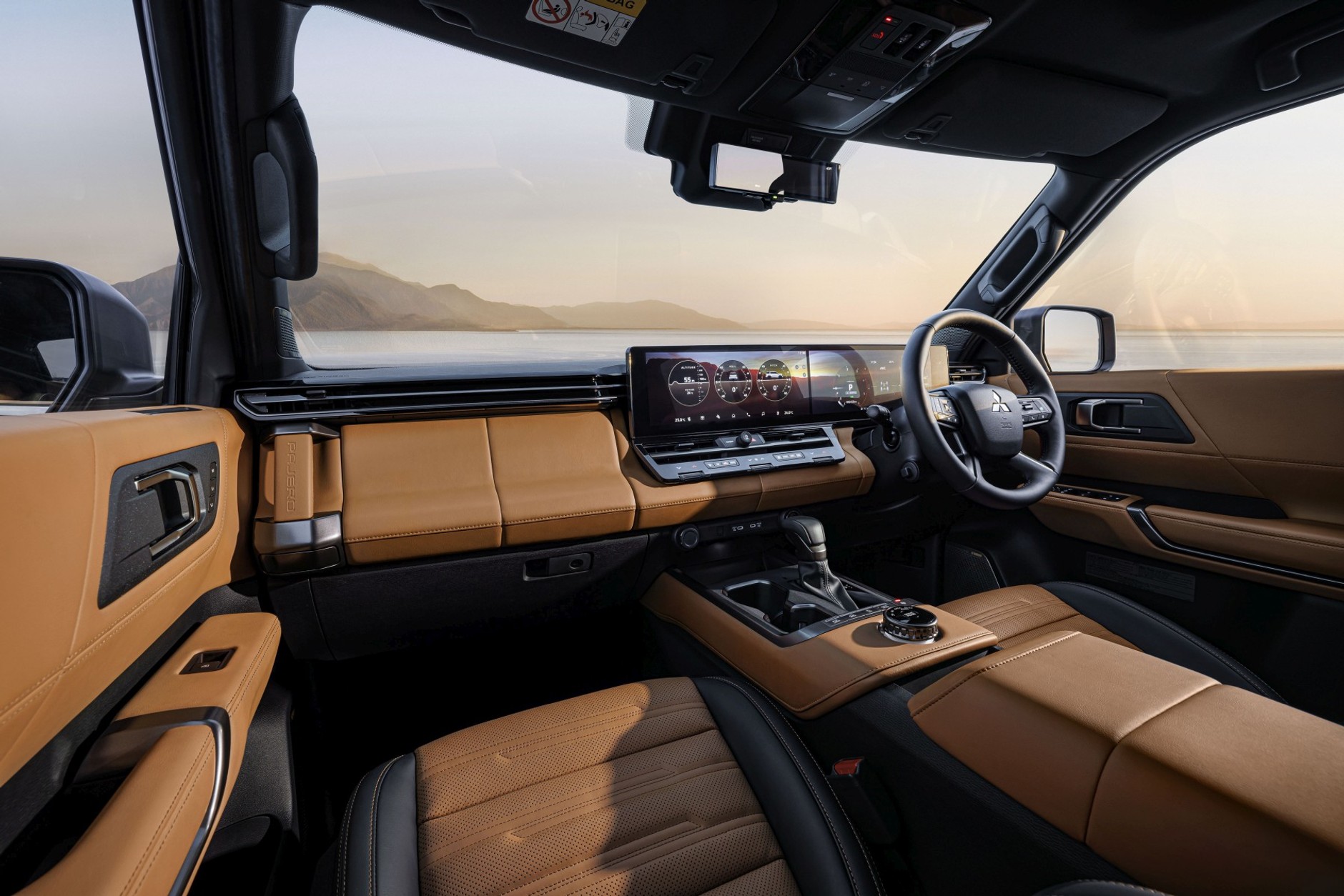 Kokpit nowego Mitsubishi Pajero