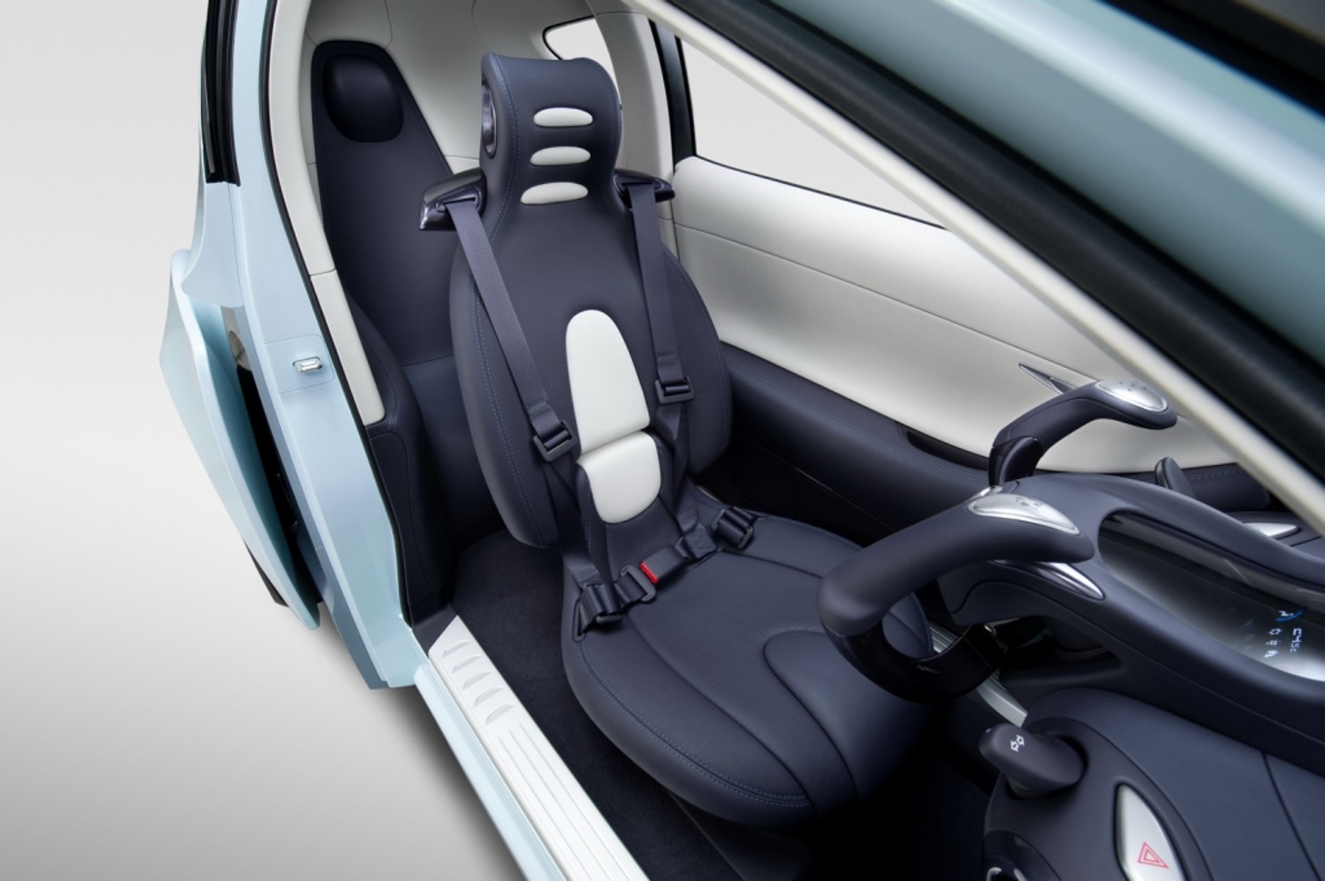 Nissan Land Glider - Elektryczny odpowiednik Carvera?