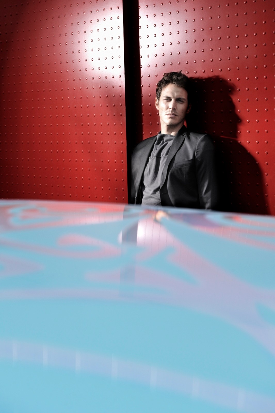 Mężczyzna i Citroen kuszą