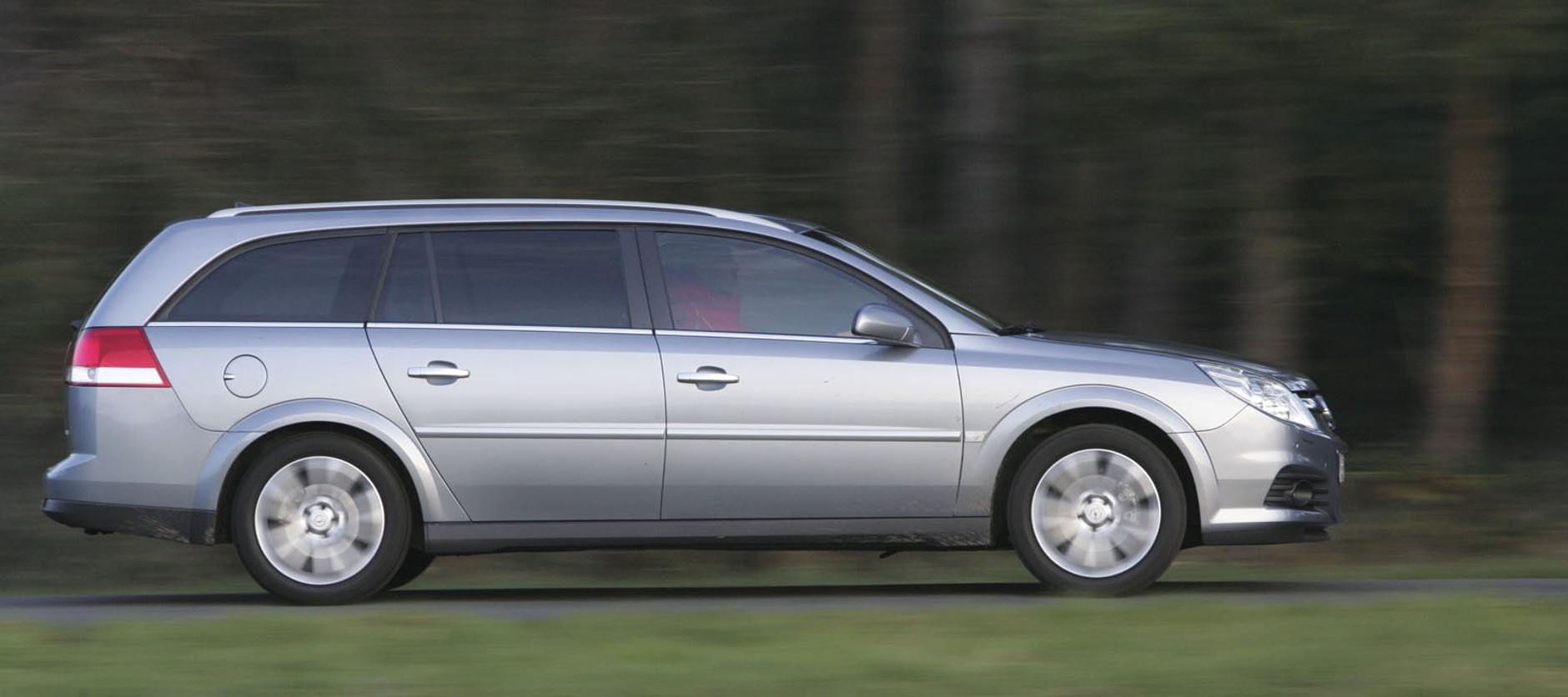 Opel Vectra: wersje 1.9 CDTI z 2007 r.; pojemność bagażnika 530-1850 l