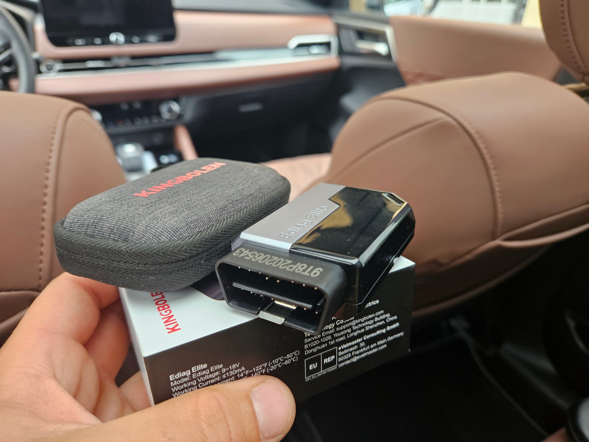 Urządzenie jest bardzo estetycznie wykonane, a w komplecie znajduje się praktyczne etui.