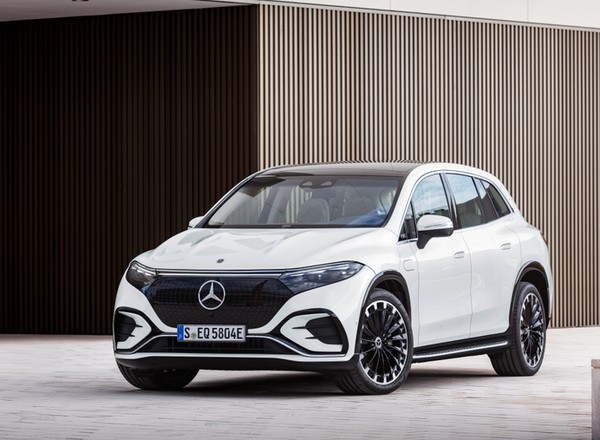 Mercedes EQS SUV — znamy ceny. Zwalają z nóg