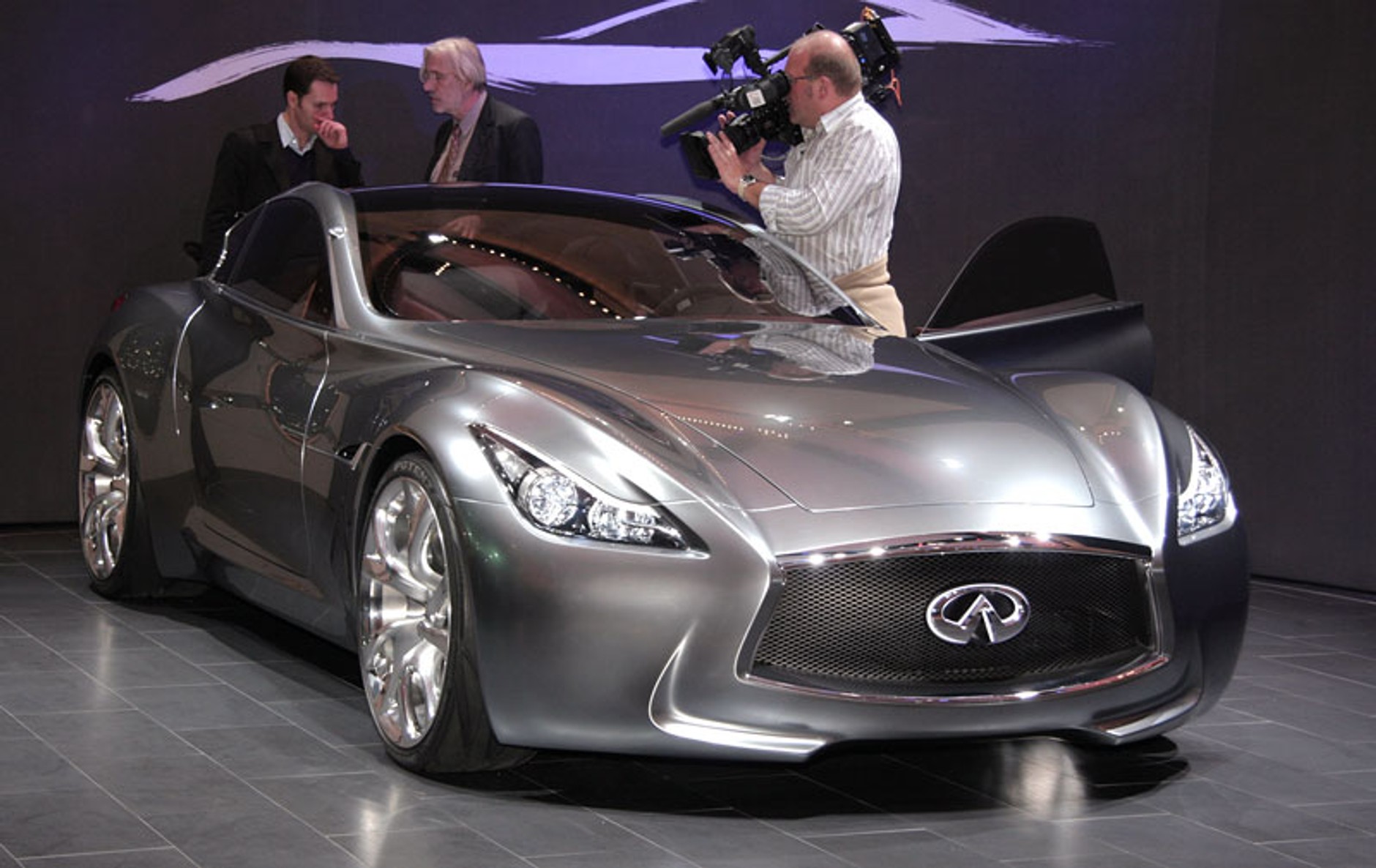 Genewa 2009: Infiniti Essence Concept (fotogaleria)