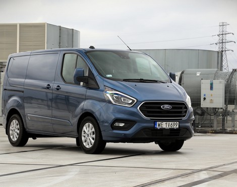 Ford Transit Custom plug-in – miejski dostawczak