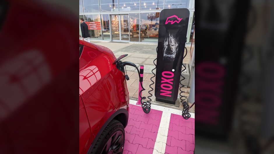 Odbiór nowej Tesli Model Y z salonu