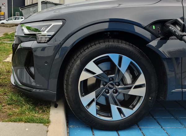 Takich samochodów elektrycznych szukamy najczęściej. TOP 20 modeli z dotacją